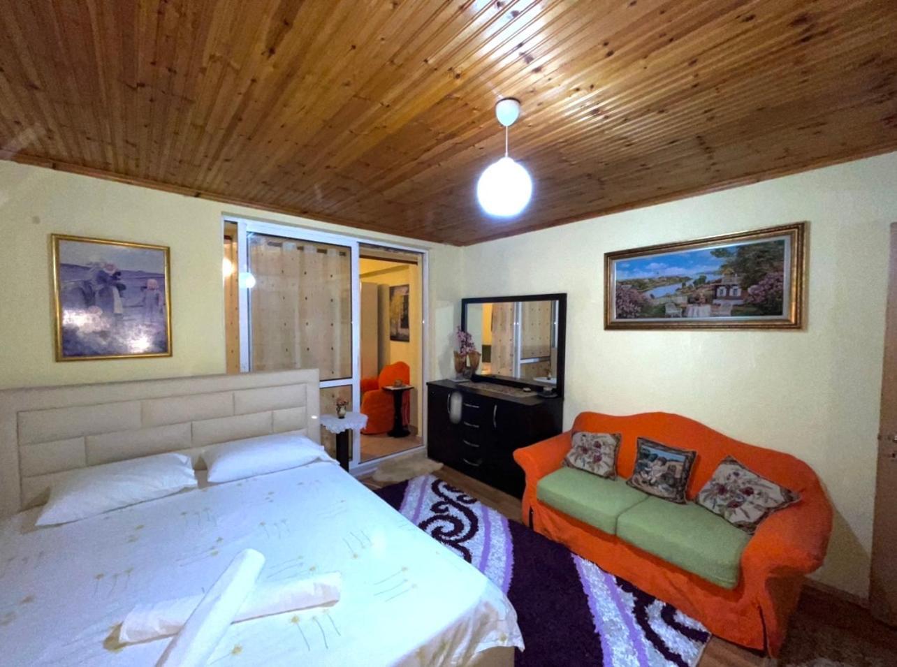 Blue Guesthouse Gjirokastër Exterior foto